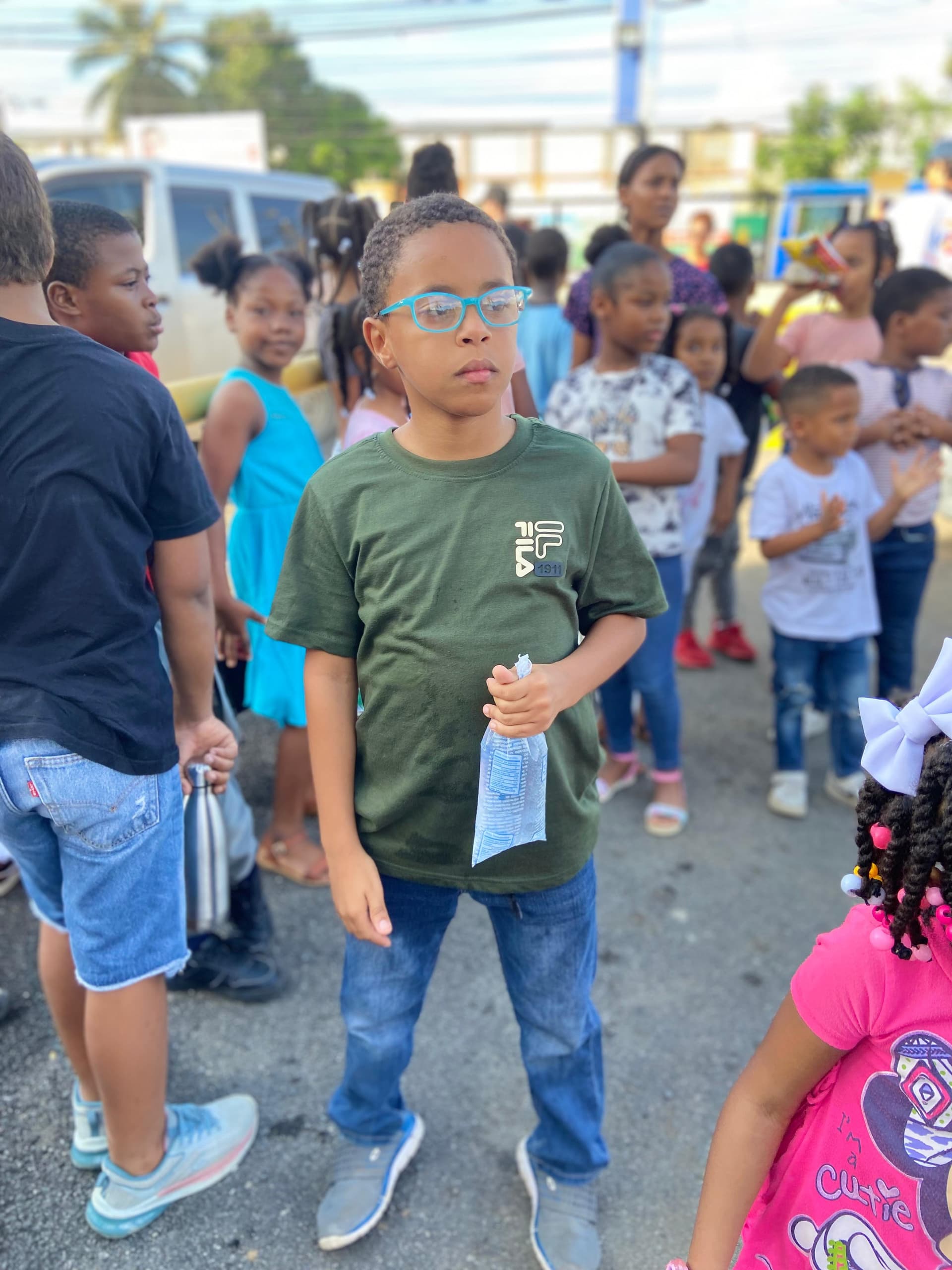 image for Ruta Acacia Kid: Un Día de Alegría para 100 Niños en Almirante